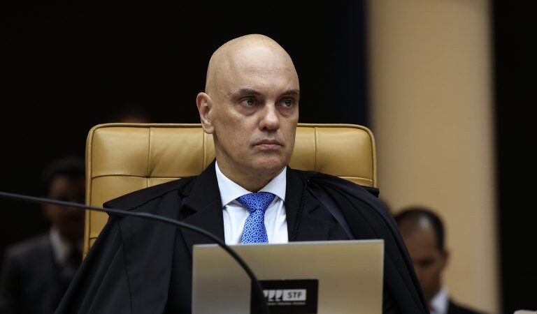 Moraes determina monitoramento de Bolsonaro em tempo integral pela polícia