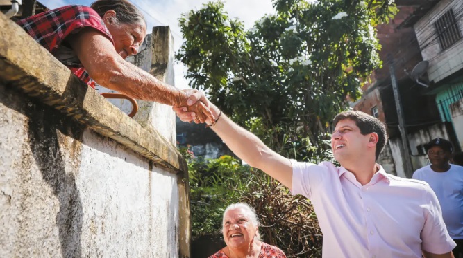 Revista Veja aponta João Campos como favorito nacional