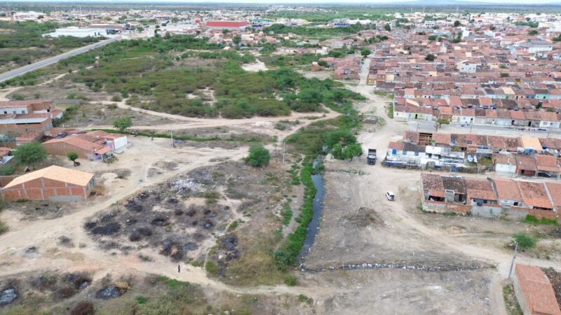 Prefeitura de Ouricuri inicia limpeza do canal no bairro Nossa Senhora de Fátima