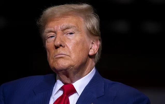 Trump assina tarifa de 50% e considera Brasil ameaça aos EUA