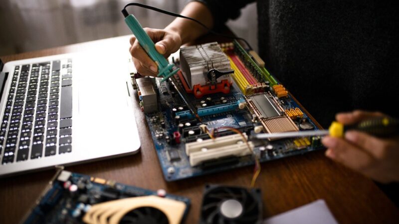 Qualifica PE oferece curso gratuito de Montagem e Manutenção de Computadores em Ouricuri