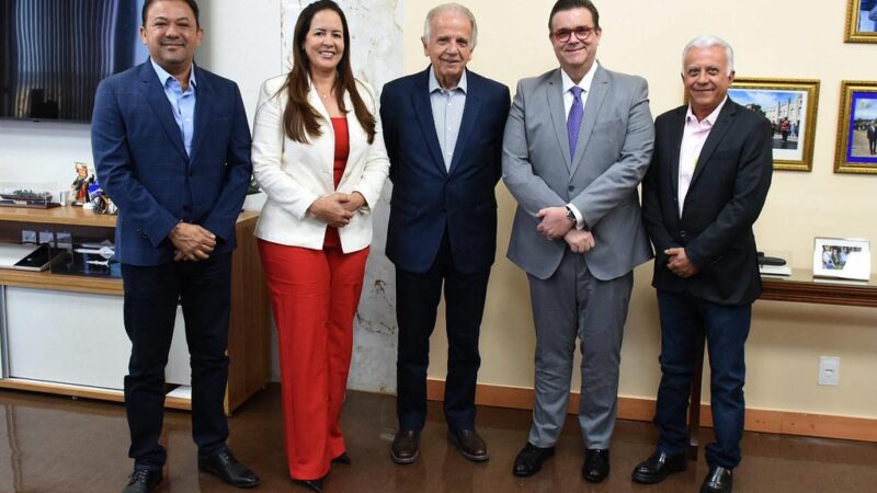 Prefeito de Araripina conquista duas vagas permanentes de peritos médicos federais do INSS junto ao Ministro Woney Queiroz
