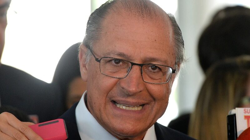 Plano de contingência ao tarifaço deve sair até terça, diz Alckmin