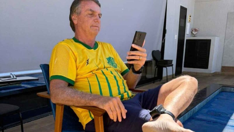 Moraes decreta prisão domiciliar de Jair Bolsonaro por descumprimento de medida cautelar