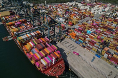 Tarifaço sobre parte de exportações brasileiras entra em vigor hoje
