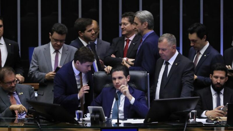 PEC da blindagem é aprovada por deputados e vai ao Senado