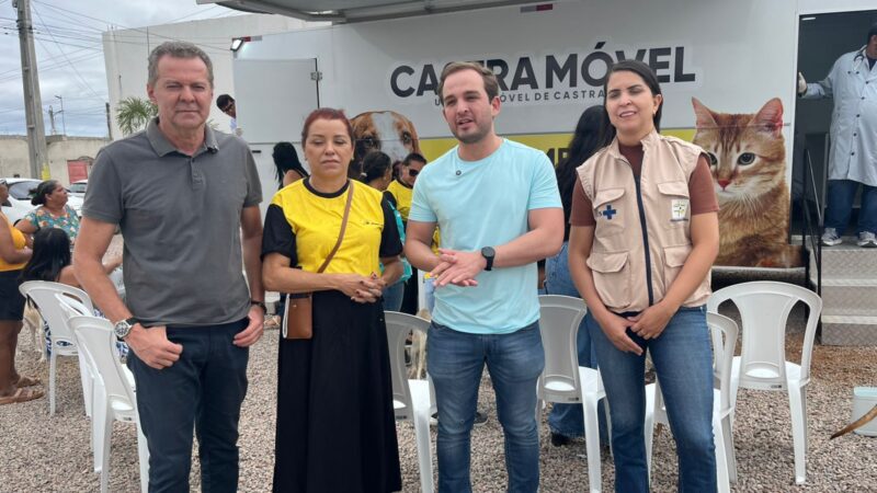 Resultado do mutirão de saúde animal é motivo de comemoração entre prefeito Victor Coelho, vice Assis Júnior e Amparo
