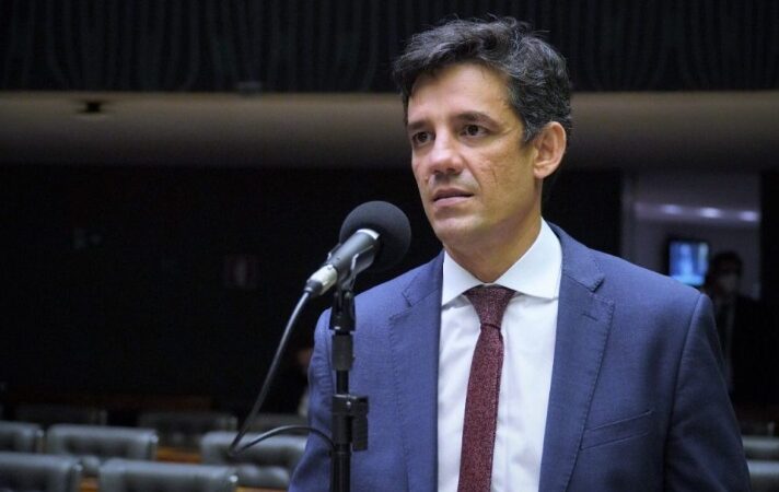 Denúncia envolve Daniel Coelho e governo Raquel Lyra em repasse milionário para irmão do secretário