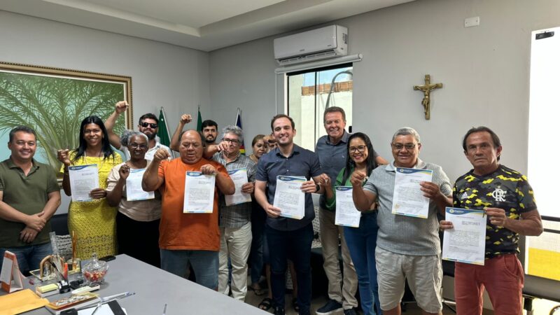Com transparência e organização, Prefeitura de Ouricuri entrega autorizações de quiosques a comerciantes