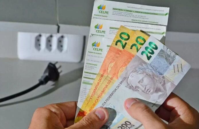 Aneel reduz bandeira para vermelha 1 na conta de luz em outubro