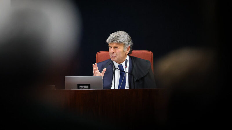 Fux pede absolvição de Bolsonaro em voto contraditório e que minimiza golpismo