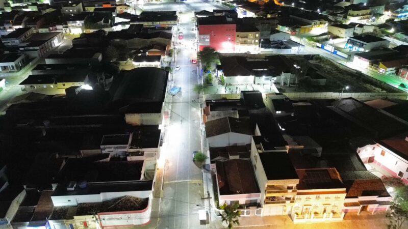Prefeitura de Ouricuri reorganiza Rua Coronel Anísio Coelho, assegurando limpeza e ordem após a feira livre