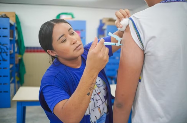 Pernambuco amplia público da vacinação contra HPV para jovens de até 19 anos