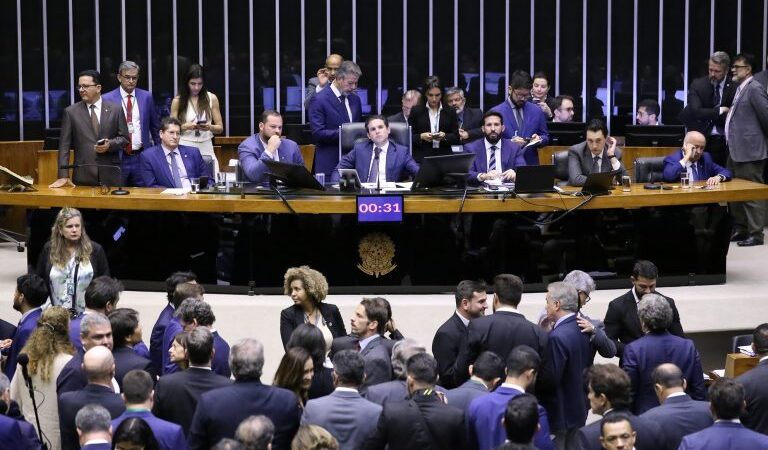 Câmara aprova com votação unânime projeto que amplia faixa de isenção do IR para R$ 5 mil