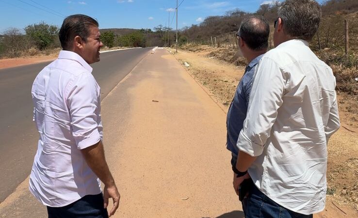 Prefeito Evilásio Mateus acompanha equipe da empresa que vai fazer a duplicação do trecho na BR-316 em Araripina