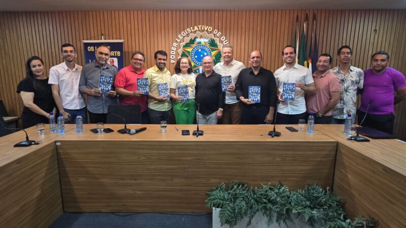 Ouricuri recebe ‘Os Leões do Norte’ em noite de autógrafos na Câmara