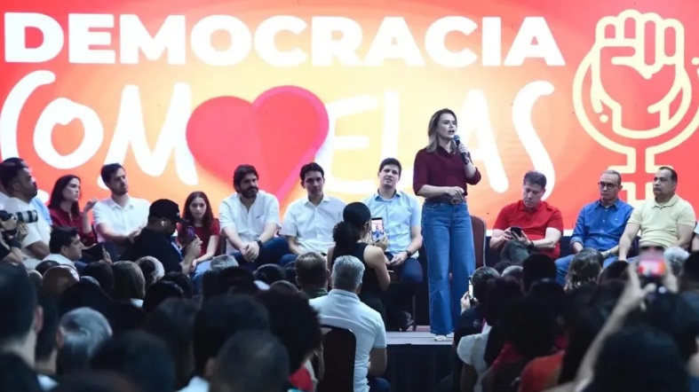 Marília Arraes, pré-candidata ao Senado, comanda encontro do Solidariedade no Recife