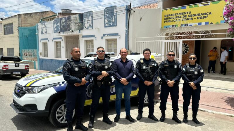 “Uma grande conquista”, celebra o Presidente da Câmara, Rogério da Aldeia, na entrega de uma viatura para a GCM de Ouricuri