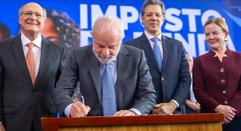 Presidente sanciona lei que amplia isenção do Imposto de Renda para quem ganha até R$ 5 mil