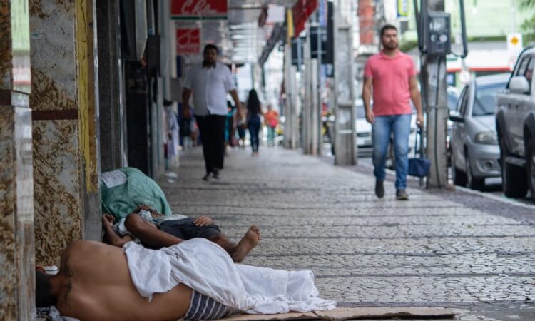 Brasil tem 358 mil pessoas em situação de rua, com 60% no Sudeste