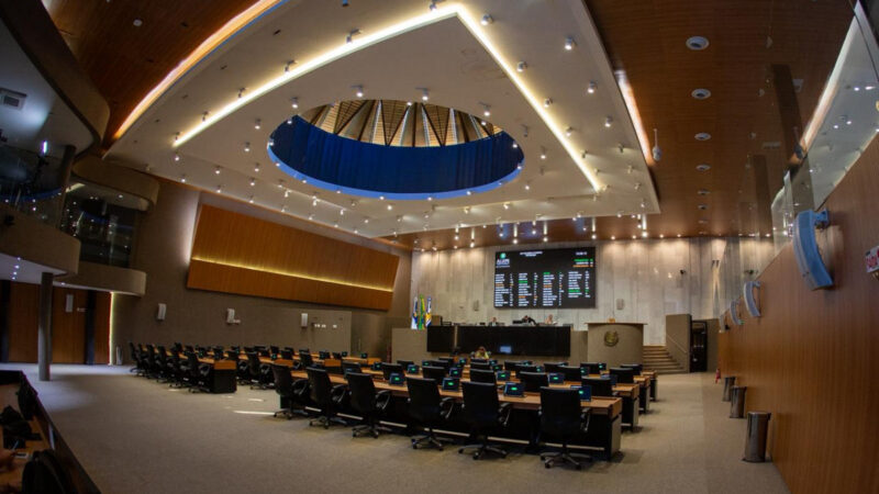 Alepe aprova escala 4×3 e cria licença compensatória para servidores de alto escalão