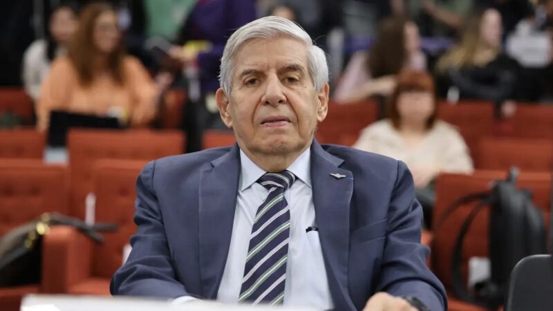 Moraes concede prisão domiciliar humanitária a Augusto Heleno