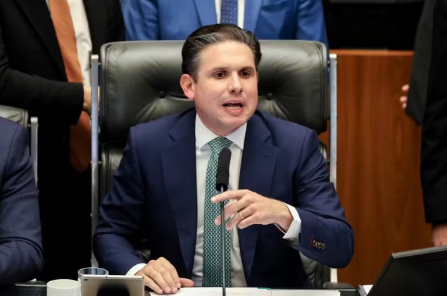 Câmara aprova projeto que reduz penas de Bolsonaro e condenados por tentativa de golpe