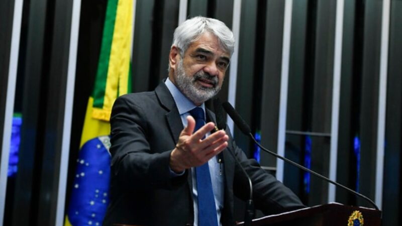 Humberto Costa lidera corrida ao Senado em Pernambuco