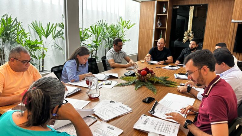Vereadores se reúnem para debater projetos do Executivo antes da próxima Sessão Ordinária
