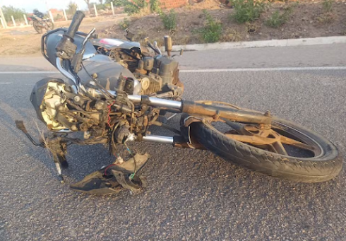 Funcionário da ENEL morre em colisão entre moto e caminhão na zona rural de Exu