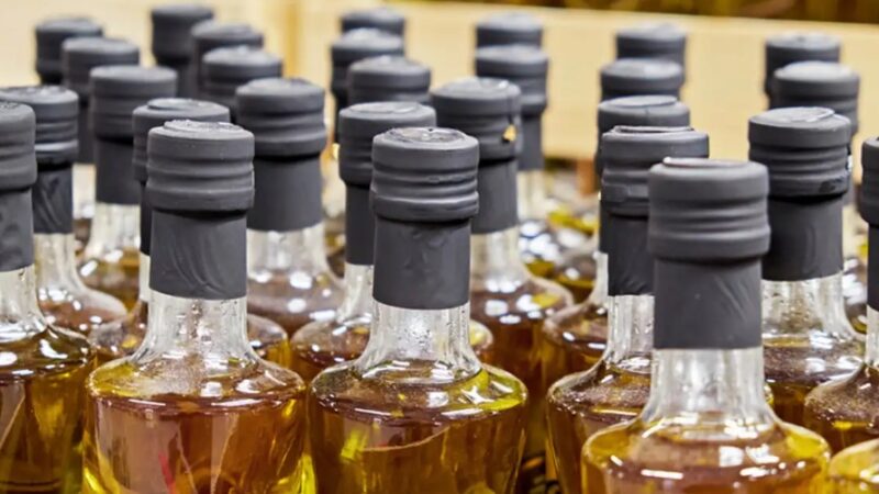 Anvisa proíbe venda de azeite e suspende doce de leite e sal grosso