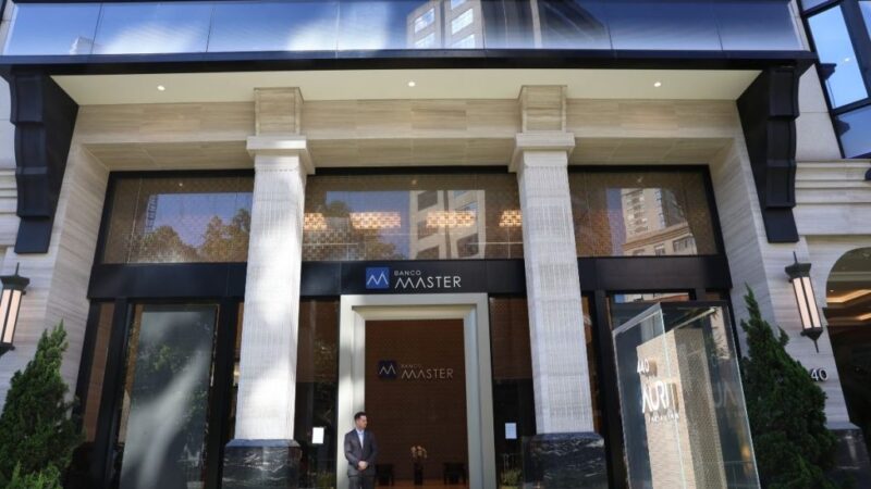 INSS bloqueia repasses a Master por problemas em consignados