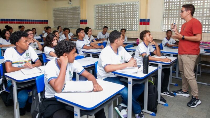 Secretaria da Educação abre quase 19 mil vagas para a Educação de Jovens e Adultos