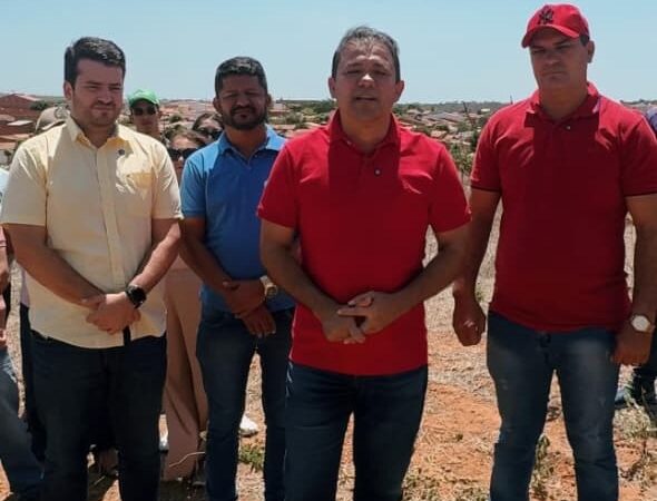 Prefeito Evilásio Mateus assina ordem de serviço para construção da Creche do Gergelim