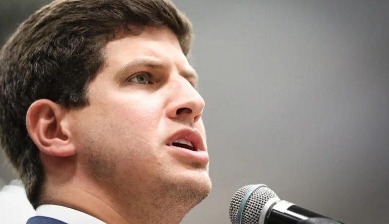 João Campos promete acionar a Justiça e denuncia “perseguição política” em Pernambuco após investigação a secretário