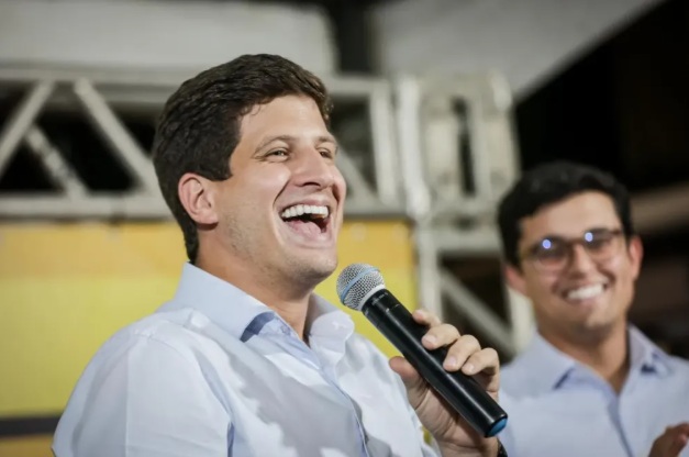 Câmara do Recife arquiva pedido de impeachment contra João Campos após sessão marcada por tensão