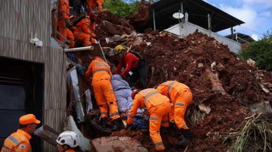Chega a 46 o número de mortos nas chuvas na Zona da Mata Mineira