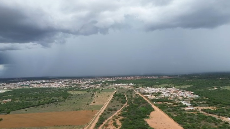 Chuva com trovões marca a tarde desta quarta (18) em Ouricuri