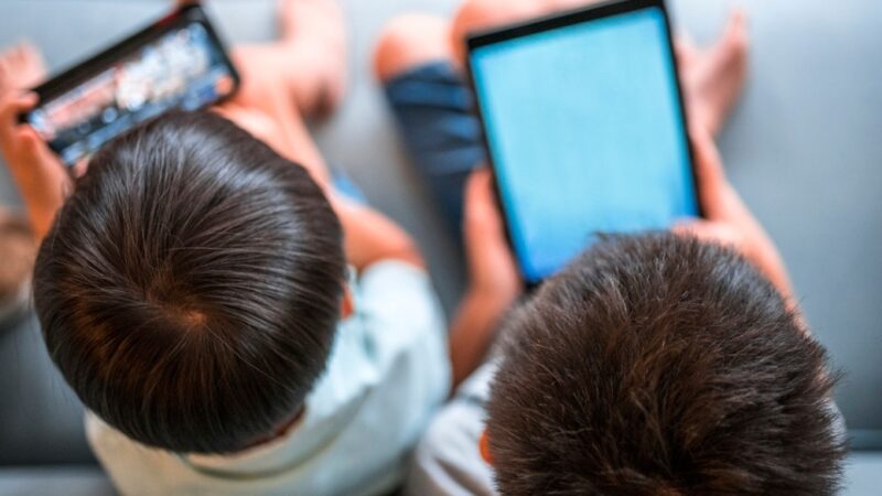 Estudo mostra impacto de vídeos curtos no desenvolvimento infantil