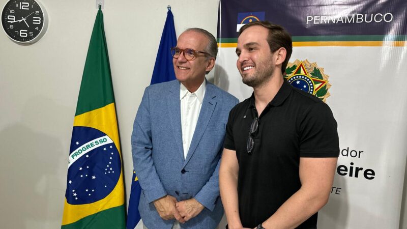 Victor Coelho garante patrol e R$ 1 milhão para calçamento em parceria com Senador Dueire