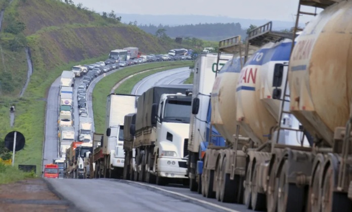 Ameaça de greve dos caminhoneiros: categoria se reúne nesta quinta (19)