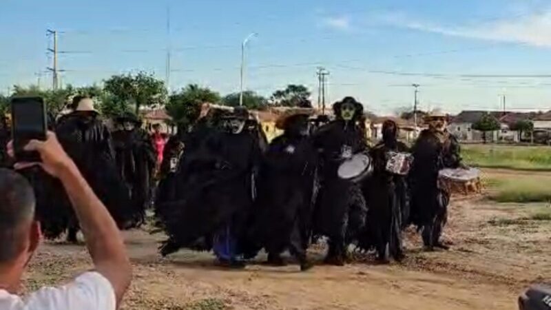 Tradição dos caretas movimenta ruas de Ouricuri durante a Quaresma