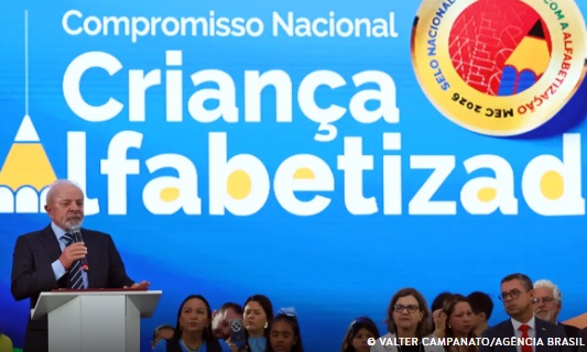 Brasil atinge meta com 66% das crianças alfabetizadas em idade certa