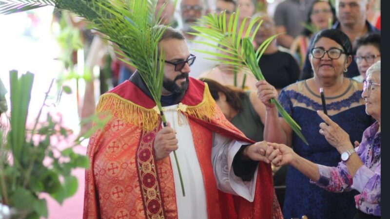 Fiéis participam das celebrações de Domingo de Ramos nas paróquias de Ouricuri