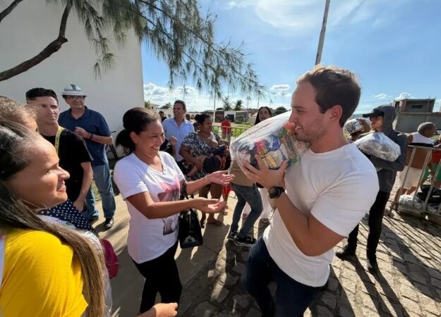 Prefeitura de Ouricuri beneficia famílias com a entrega de cestas básicas