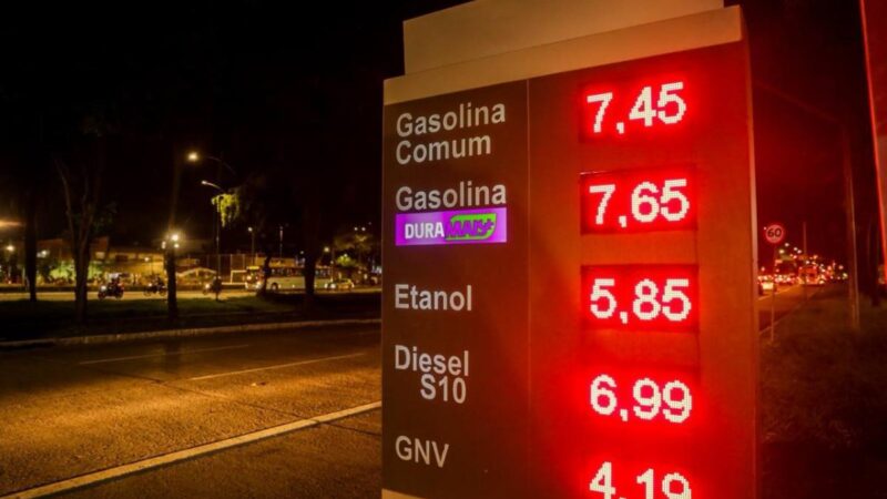 Pernambuco lidera preço da gasolina no Nordeste após alta de 16% em menos de 20 dias