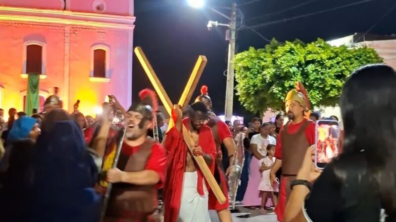 Via Dolorosa reúne fiéis em encenação da Paixão de Cristo no Centro de Ouricuri