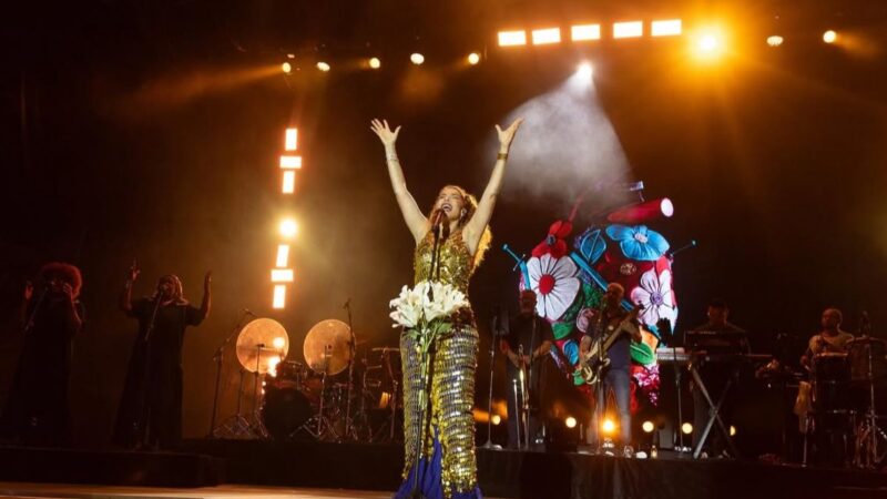 Vanessa da Mata é destaque e emociona público na ExpoMarço em Bodocó