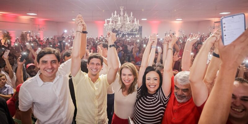 João Campos mobiliza multidão em Serra Talhada com apoio de Márcia