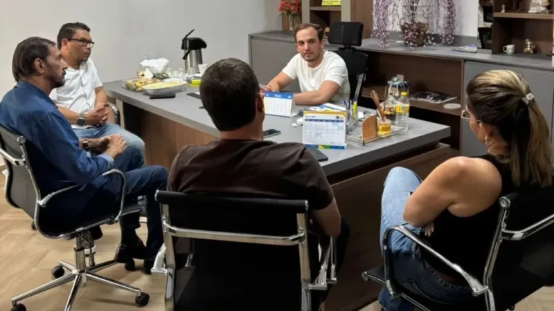 Prefeito de Ouricuri recebe representante do Banco do Brasil e destaca avanços administrativos